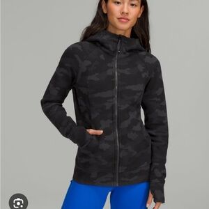 Lululemon Scuba Zipup in Black Camo